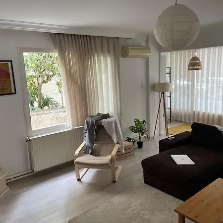 250 M Walking Distance To Metro Appartamento