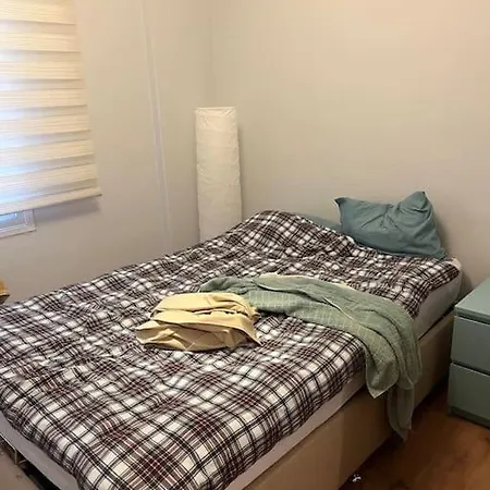 250 M Walking Distance To Metro Appartamento